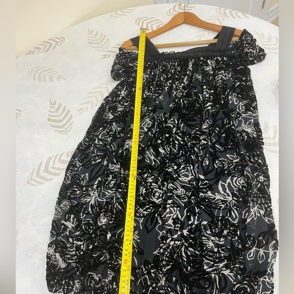 Black and Gray Off-Shoulder Dress - Picture 4 of 8